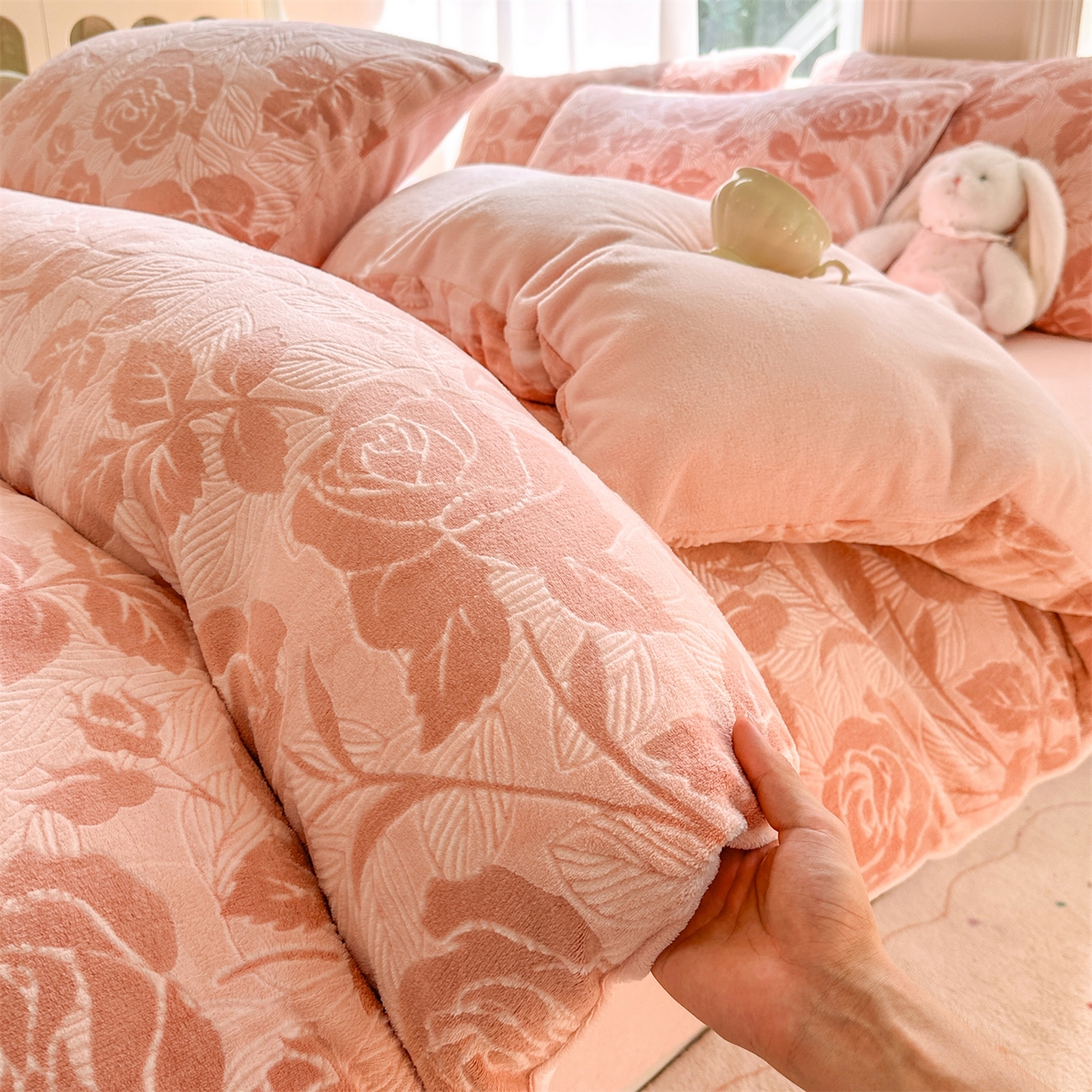 91家纺网 家纺一手货源 找家纺 （总）灰鲸 2025新款立体雕花牛奶绒四件套