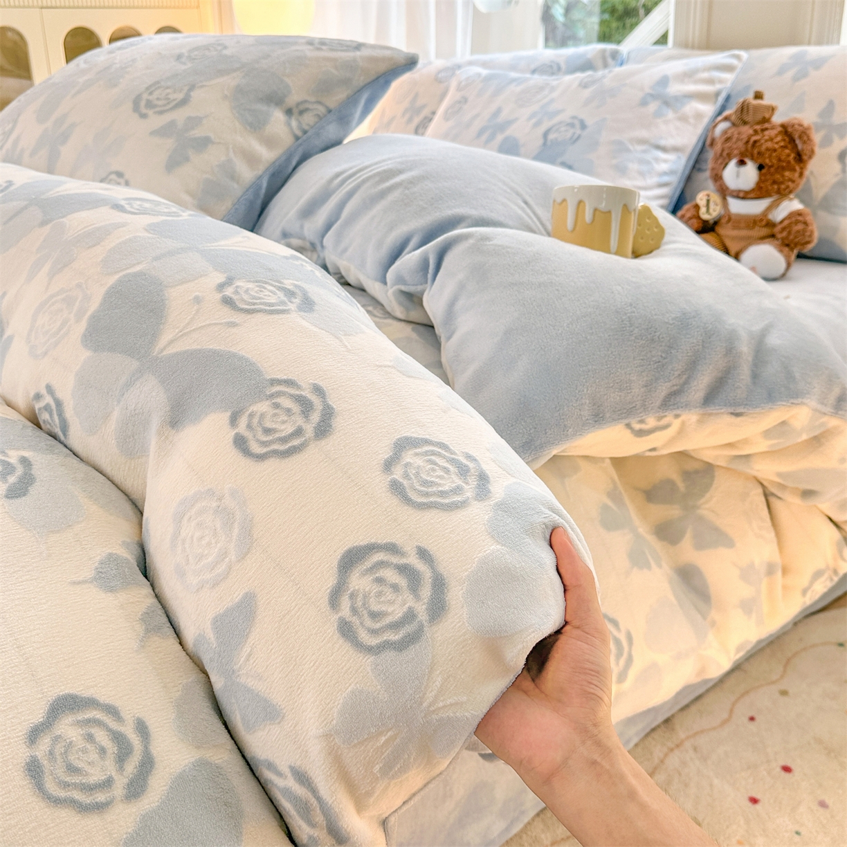 91家纺网 家纺一手货源 找家纺 （总）灰鲸 2025新款立体雕花牛奶绒四件套