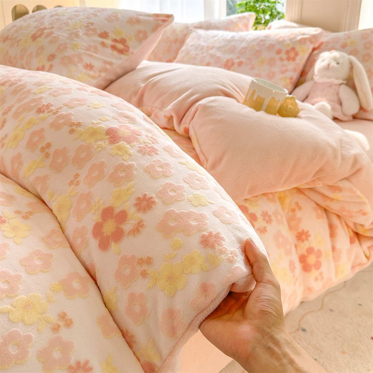 91家纺网 家纺一手货源 找家纺 （总）灰鲸 2025新款立体雕花牛奶绒四件套