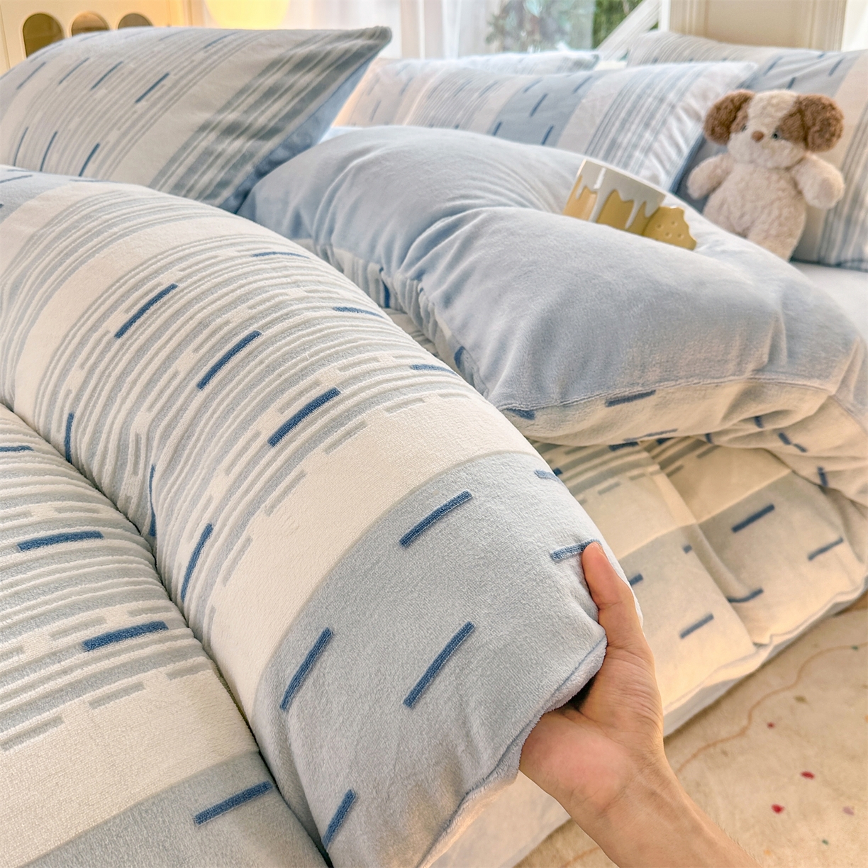 91家纺网 家纺一手货源 找家纺 （总）灰鲸 2025新款立体雕花牛奶绒四件套