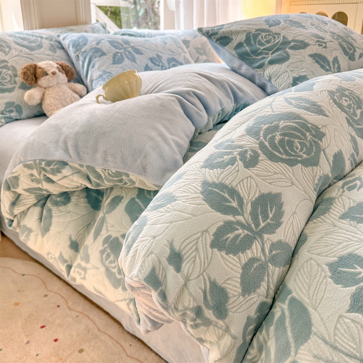 91家纺网 家纺一手货源 找家纺 灰鲸 2025新款立体雕花牛奶绒四件套 爱意-蓝