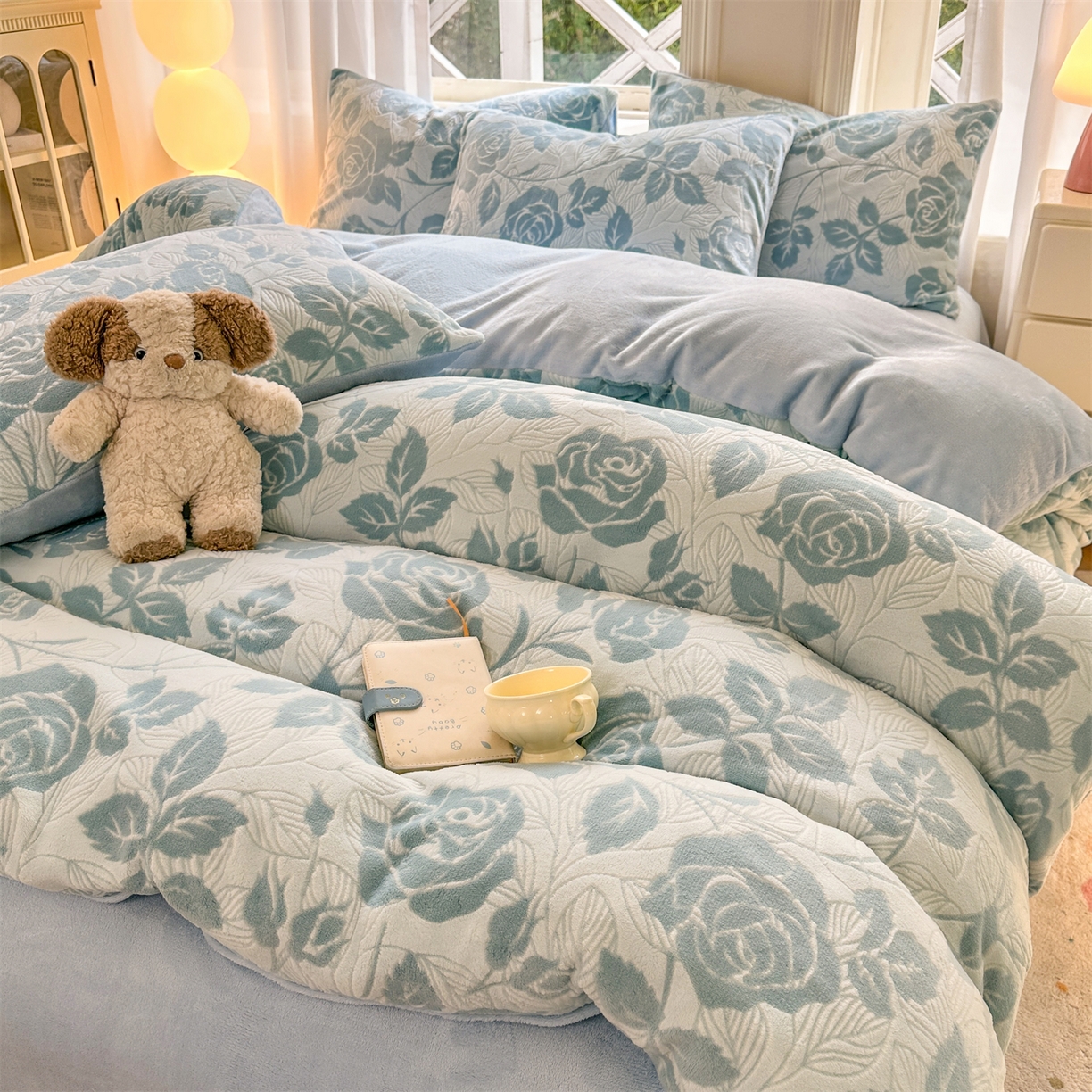 91家纺网 家纺一手货源 找家纺 灰鲸 2025新款立体雕花牛奶绒四件套 爱意-蓝