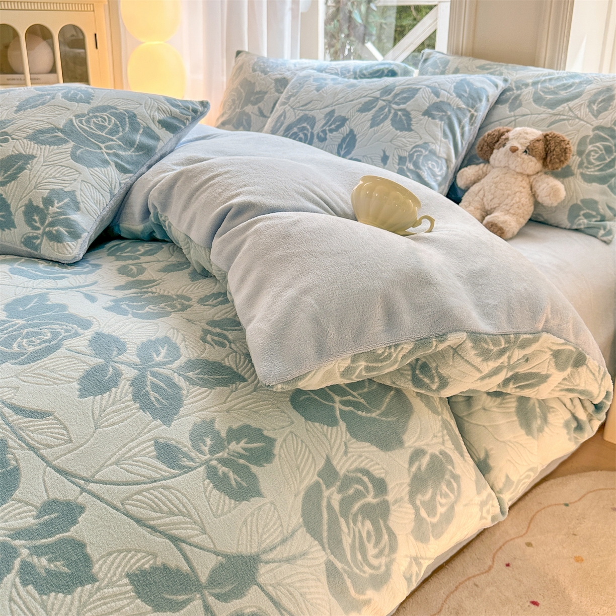 91家纺网 家纺一手货源 找家纺 灰鲸 2025新款立体雕花牛奶绒四件套 爱意-蓝