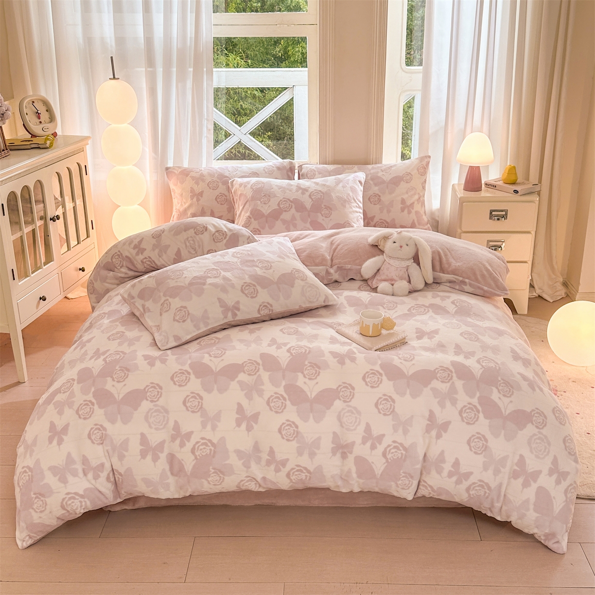 91家纺网 家纺一手货源 找家纺 灰鲸 2025新款立体雕花牛奶绒四件套 蝶花-粉