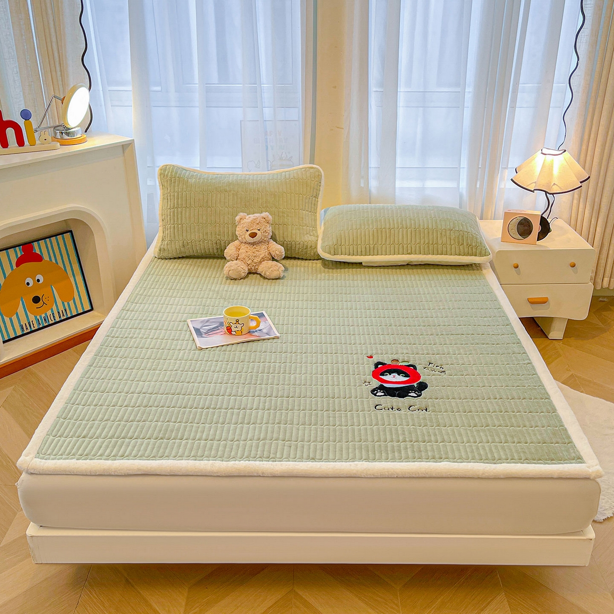 91家纺网 家纺一手货源 找家纺 （总）喜居 2025新款亲肤舒适苹安喵刺绣牛奶绒床褥垫垫子-苹安喵