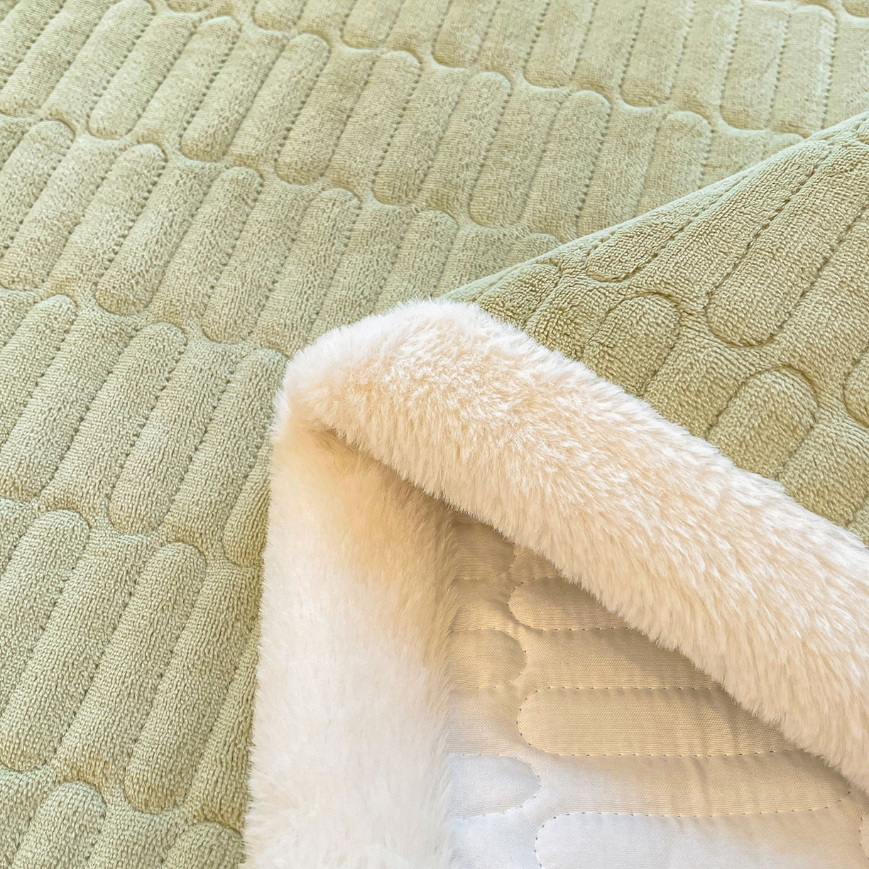 91家纺网 家纺一手货源 找家纺 （总）喜居 2025新款亲肤舒适苹安喵刺绣牛奶绒床褥垫垫子-苹安喵