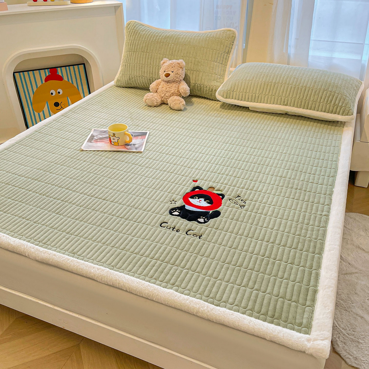 91家纺网 家纺一手货源 找家纺 （总）喜居 2025新款亲肤舒适苹安喵刺绣牛奶绒床褥垫垫子-苹安喵