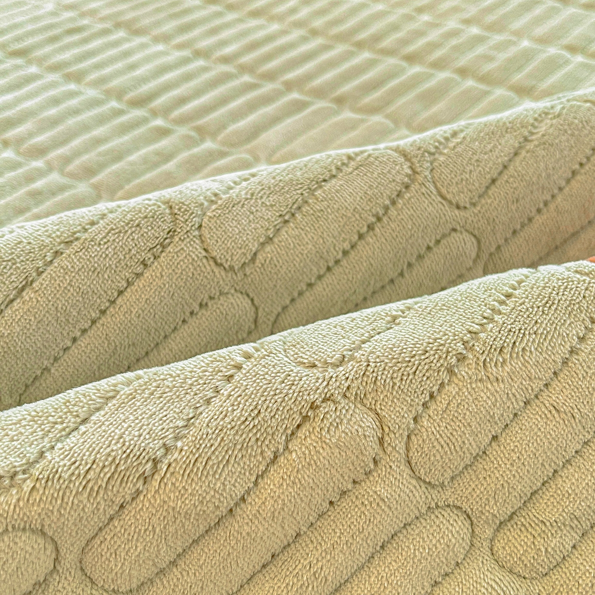 91家纺网 家纺一手货源 找家纺 （总）喜居 2025新款亲肤舒适苹安喵刺绣牛奶绒床褥垫垫子-苹安喵