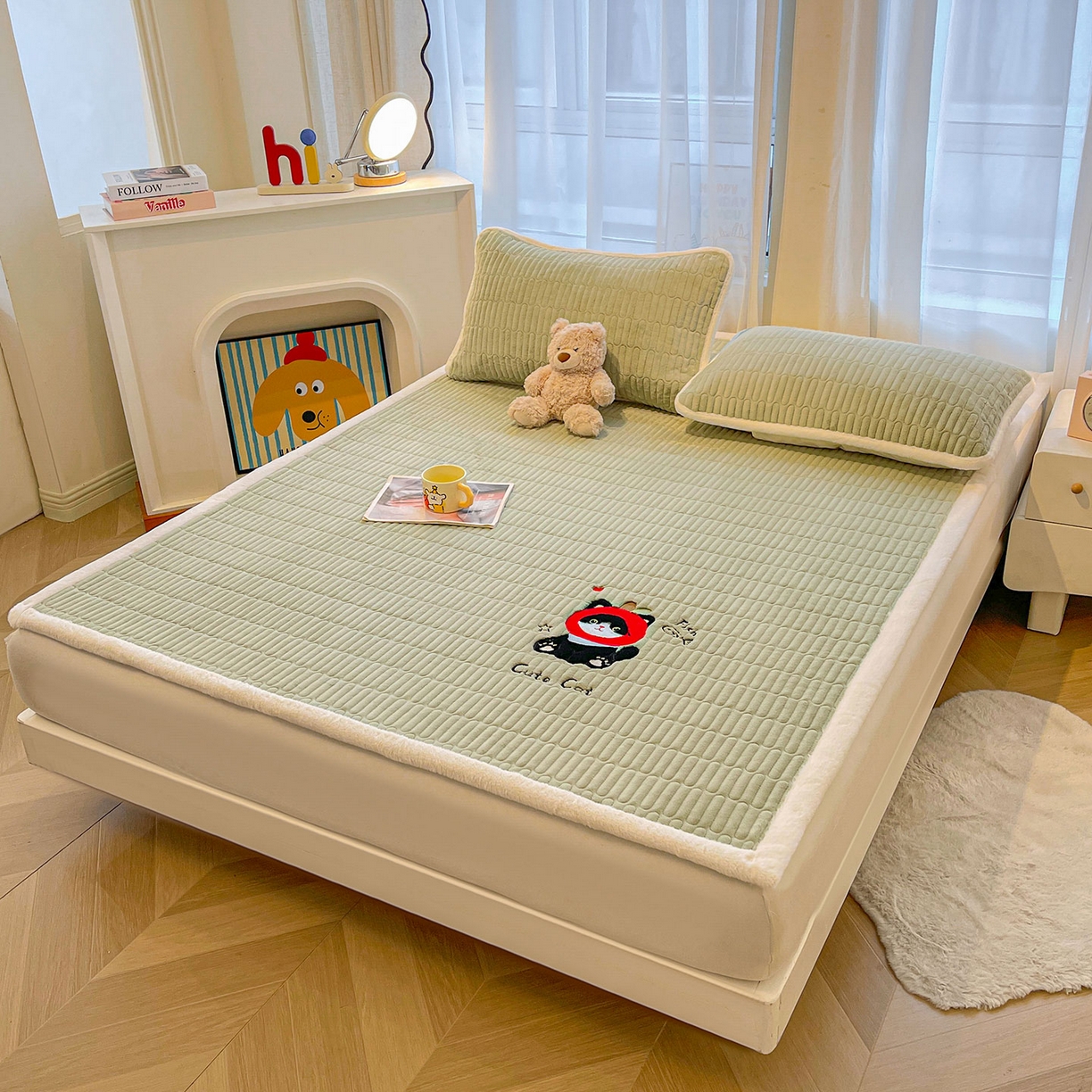 91家纺网 家纺一手货源 找家纺 （总）喜居 2025新款亲肤舒适苹安喵刺绣牛奶绒床褥垫垫子-苹安喵