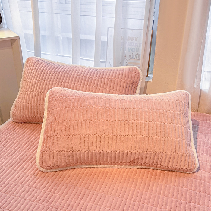 91家纺网 家纺一手货源 找家纺 喜居 2025新款亲肤舒适苹安喵刺绣牛奶绒床褥垫垫子-苹安喵 苹安喵-粉