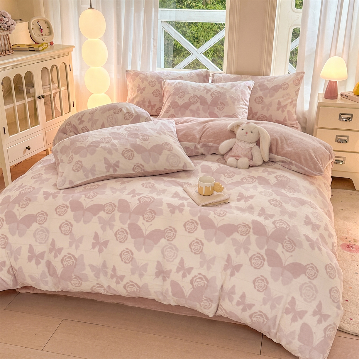 91家纺网 家纺一手货源 找家纺 灰鲸 2025新款立体雕花牛奶绒四件套 蝶花-粉