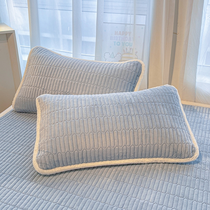 91家纺网 家纺一手货源 找家纺 喜居 2025新款亲肤舒适苹安喵刺绣牛奶绒床褥垫垫子-苹安喵 苹安喵-蓝