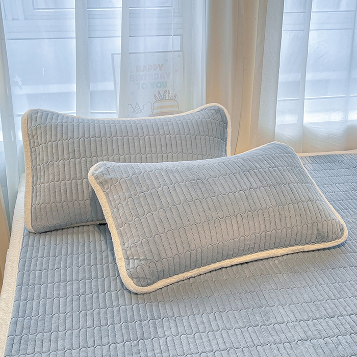 91家纺网 家纺一手货源 找家纺 喜居 2025新款亲肤舒适苹安喵刺绣牛奶绒床褥垫垫子-苹安喵 苹安喵-蓝