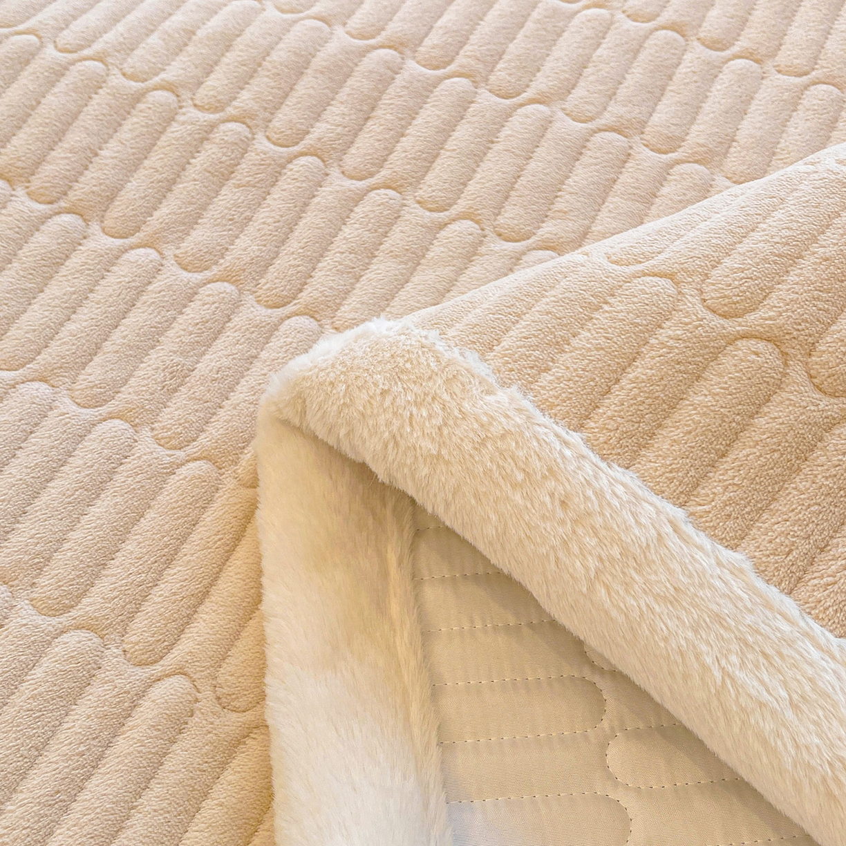 91家纺网 家纺一手货源 找家纺 喜居 2025新款亲肤舒适苹安喵刺绣牛奶绒床褥垫垫子-苹安喵 苹安喵-咖