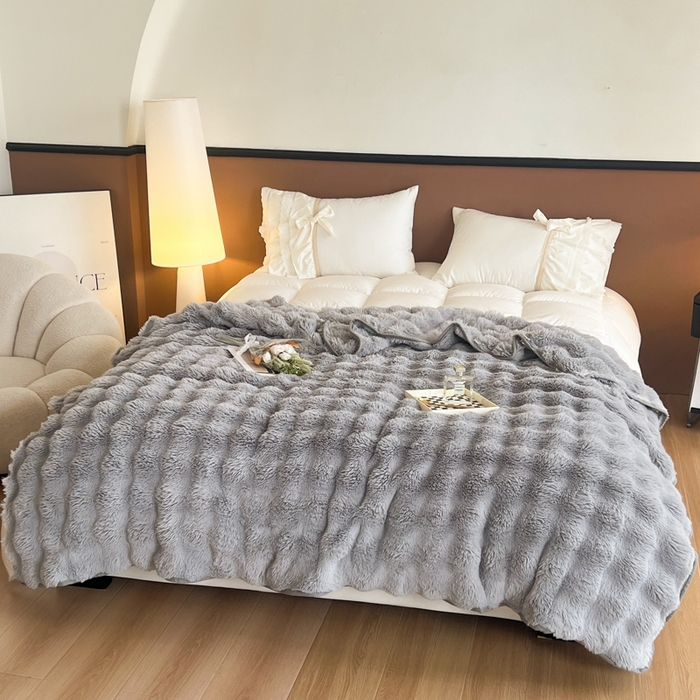 91家纺网 家纺一手货源 找家纺 （总）妖妖家纺 2025新款600克双面大兔毛雕花纯色毛毯