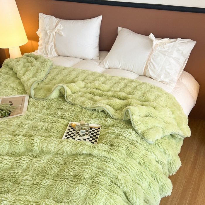 91家纺网 家纺一手货源 找家纺 妖妖家纺 2025新款600克双面大兔毛雕花纯色毛毯 黄阳绿