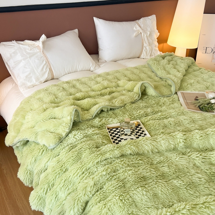91家纺网 家纺一手货源 找家纺 妖妖家纺 2025新款600克双面大兔毛雕花纯色毛毯 黄阳绿