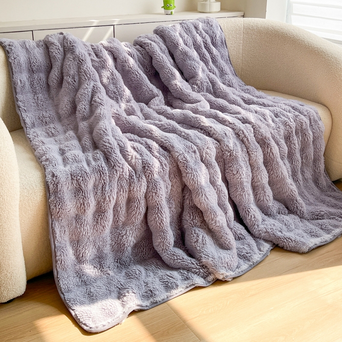 91家纺网 家纺一手货源 找家纺 妖妖家纺 2025新款600克双面大兔毛雕花纯色毛毯 晶糖紫