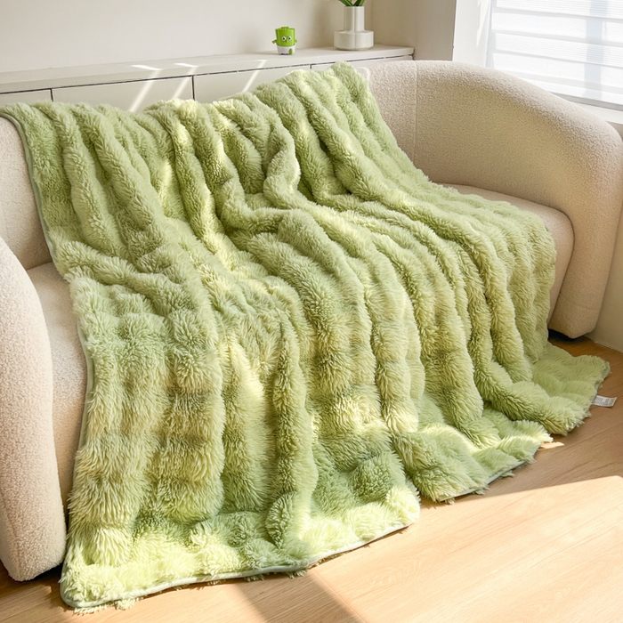 91家纺网 家纺一手货源 找家纺 妖妖家纺 2025新款600克双面大兔毛雕花纯色毛毯 黄阳绿