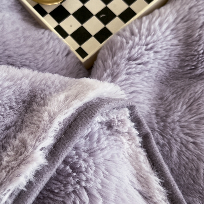 91家纺网 家纺一手货源 找家纺 妖妖家纺 2025新款600克双面大兔毛雕花纯色毛毯 晶糖紫