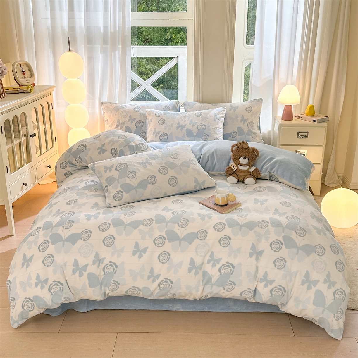 91家纺网 家纺一手货源 找家纺 灰鲸 2025新款立体雕花牛奶绒四件套 蝶花-蓝