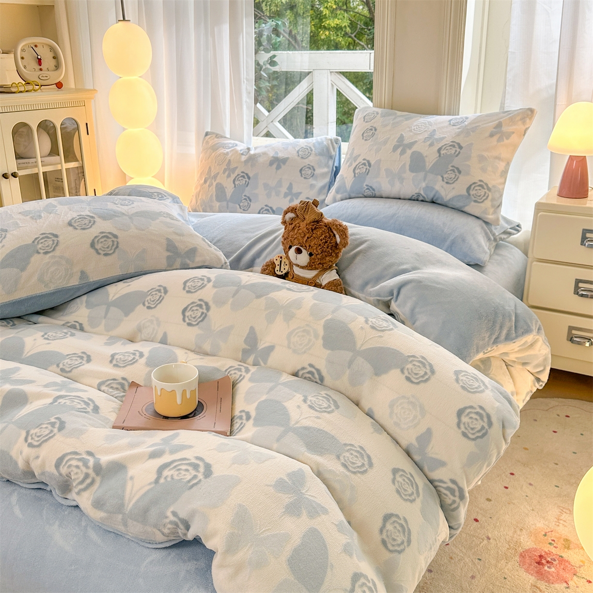 91家纺网 家纺一手货源 找家纺 灰鲸 2025新款立体雕花牛奶绒四件套 蝶花-蓝