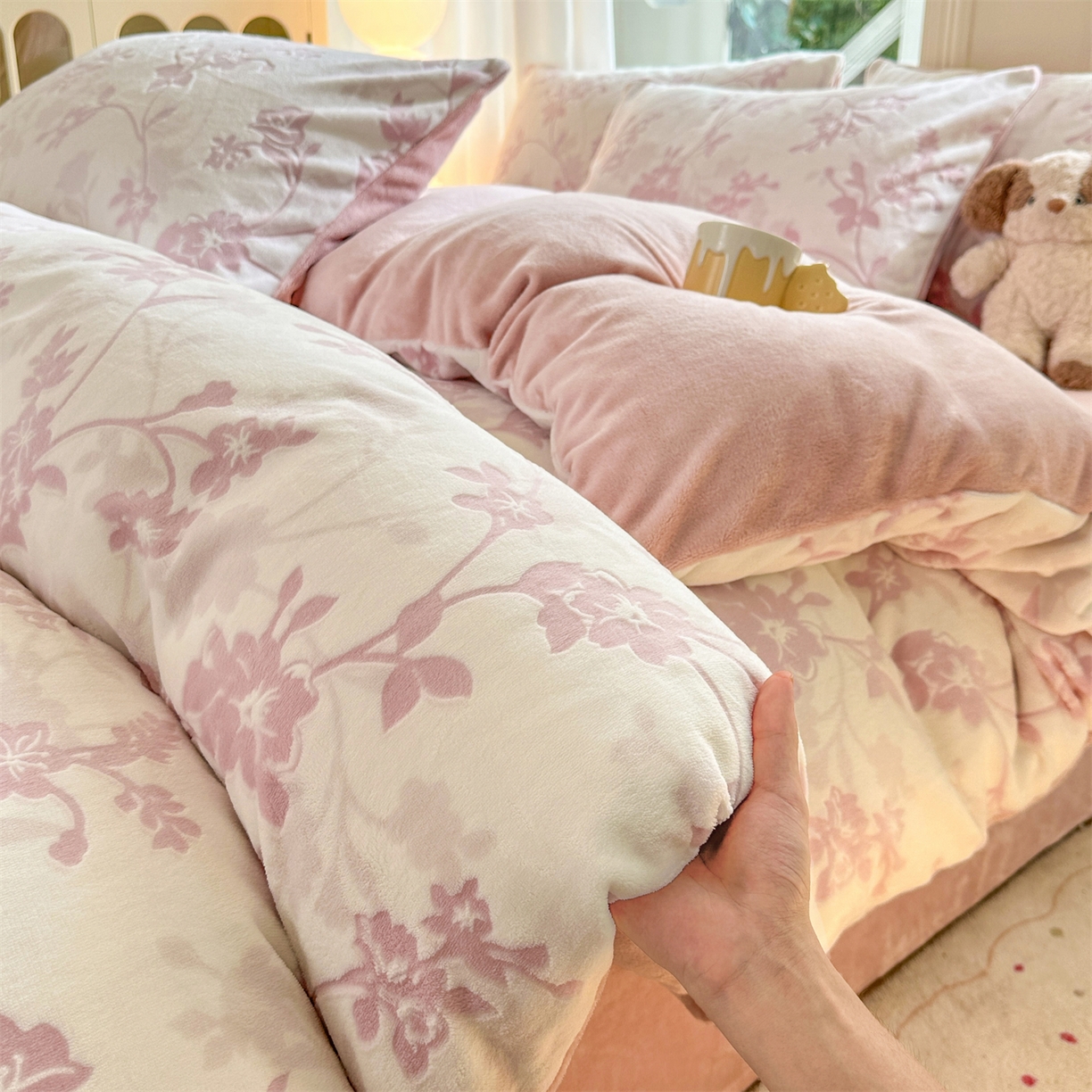 灰鲸 2025新款立体雕花牛奶绒四件套 繁花-粉