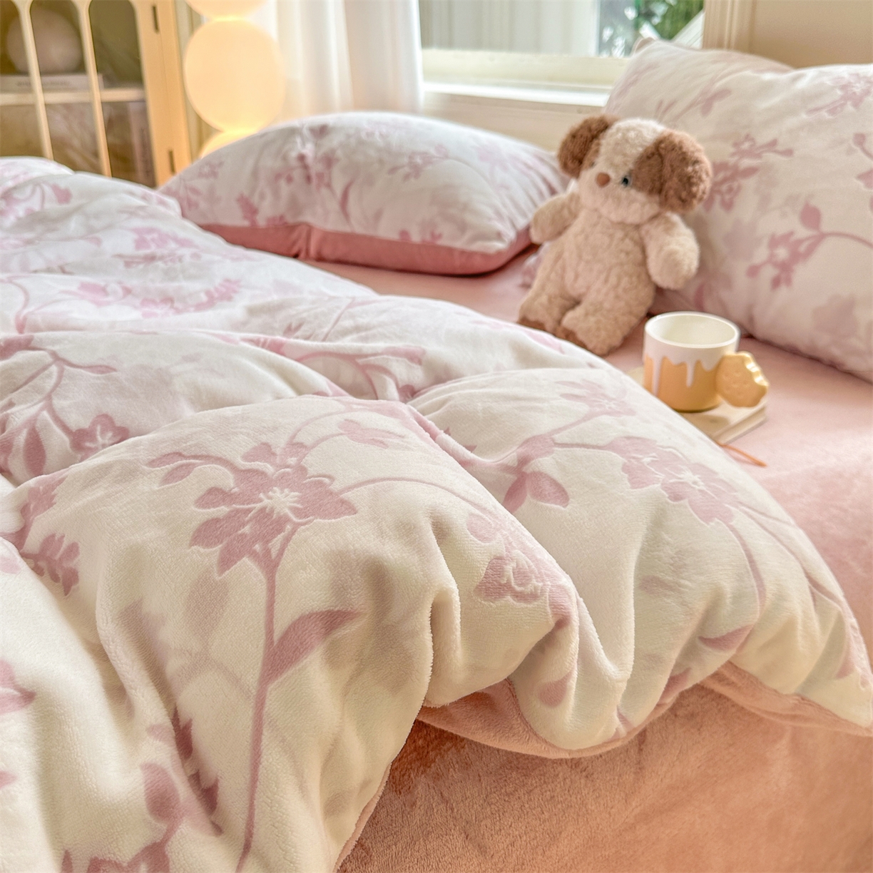 91家纺网 家纺一手货源 找家纺 灰鲸 2025新款立体雕花牛奶绒四件套 繁花-粉