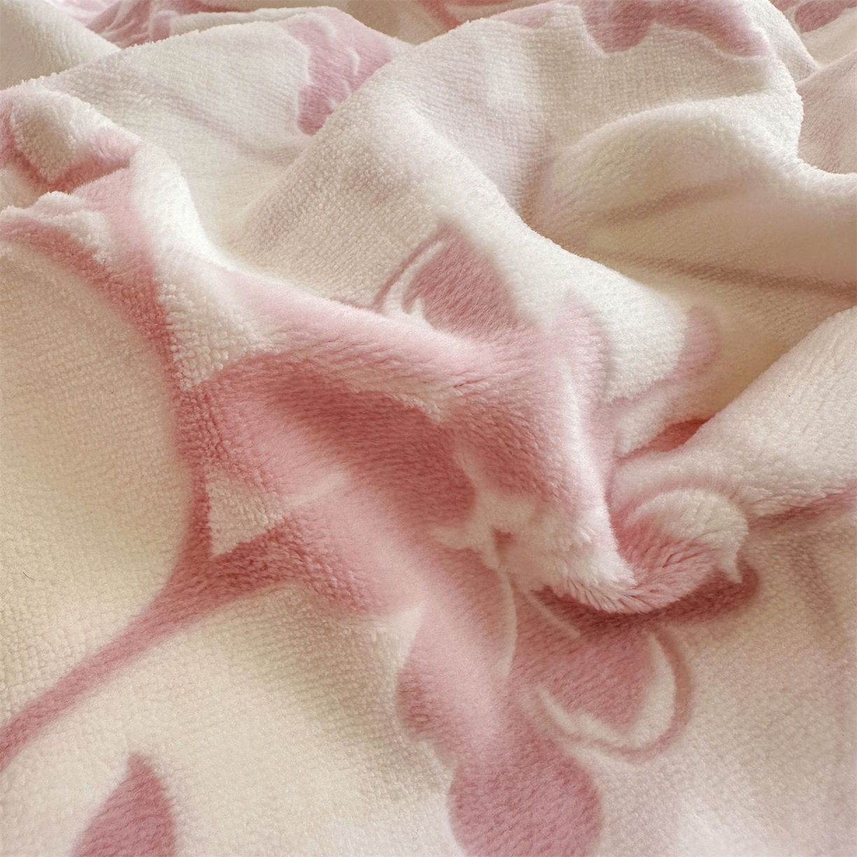 91家纺网 家纺一手货源 找家纺 灰鲸 2025新款立体雕花牛奶绒四件套 繁花-粉