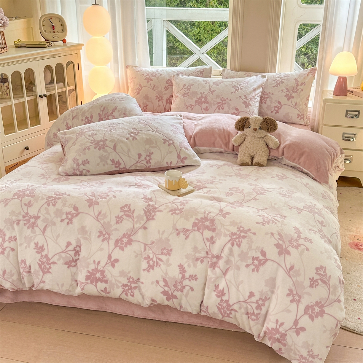 91家纺网 家纺一手货源 找家纺 灰鲸 2025新款立体雕花牛奶绒四件套 繁花-粉