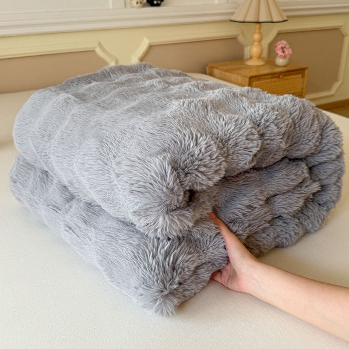 妖妖家纺 2025新款600克双面大兔毛雕花纯色毛毯 浅影灰