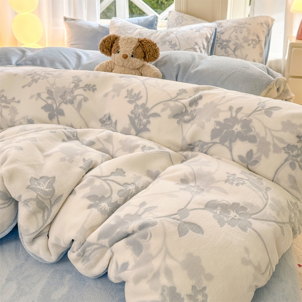 91家纺网 家纺一手货源 找家纺 灰鲸 2025新款立体雕花牛奶绒四件套 繁花-蓝