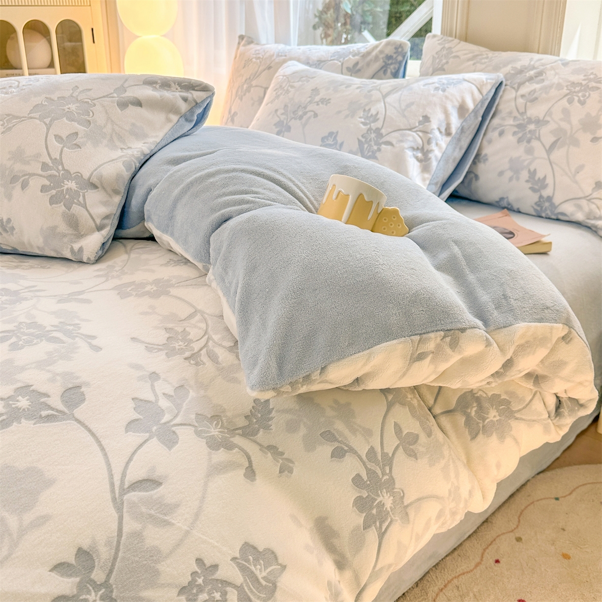 91家纺网 家纺一手货源 找家纺 灰鲸 2025新款立体雕花牛奶绒四件套 繁花-蓝