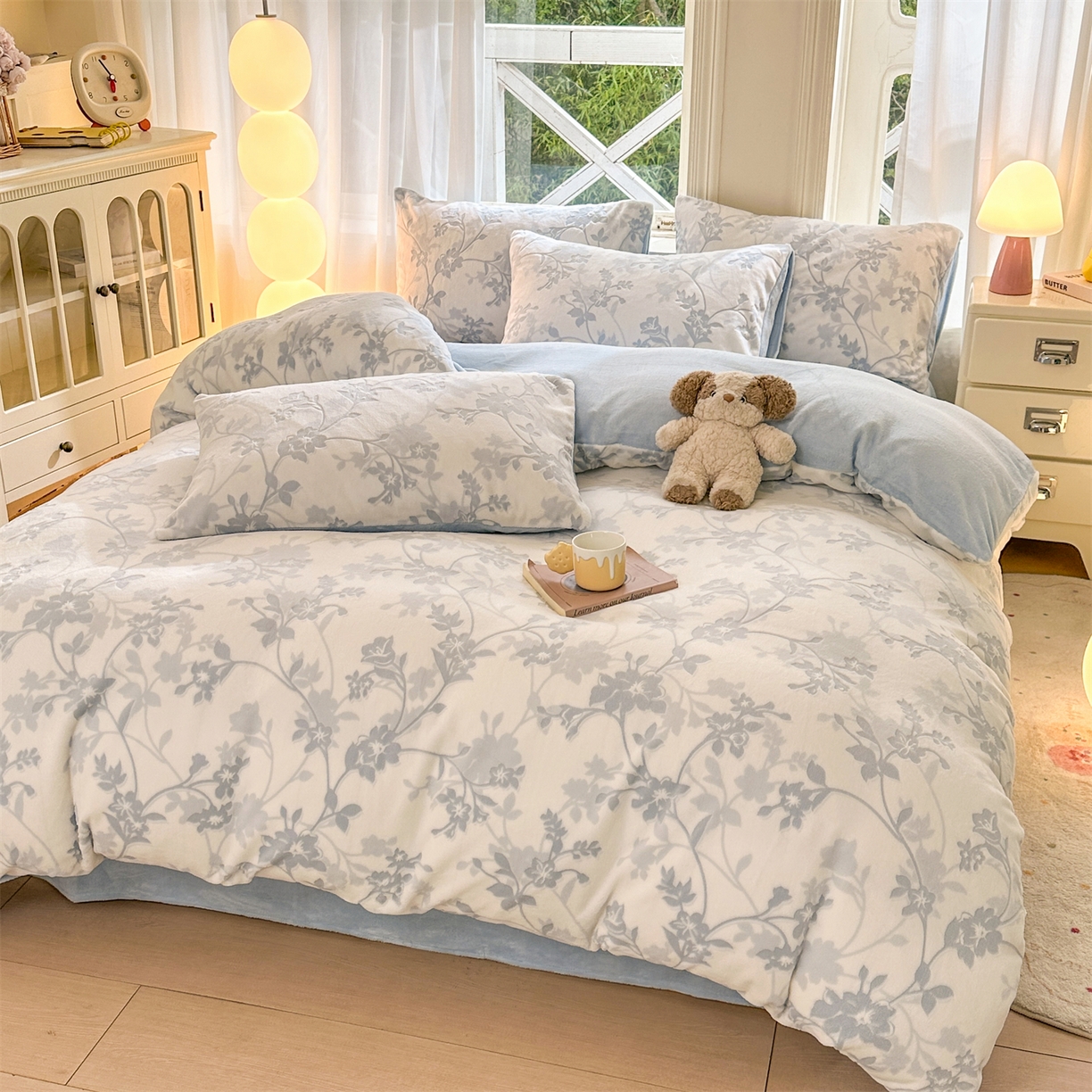 91家纺网 家纺一手货源 找家纺 灰鲸 2025新款立体雕花牛奶绒四件套 繁花-蓝