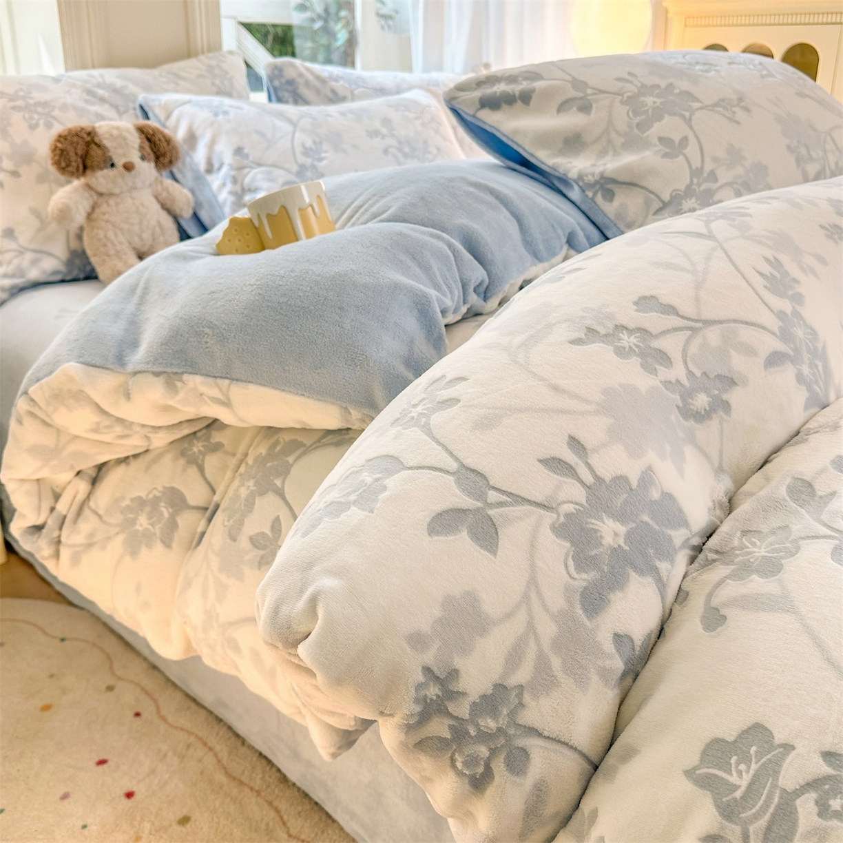 91家纺网 家纺一手货源 找家纺 灰鲸 2025新款立体雕花牛奶绒四件套 繁花-蓝