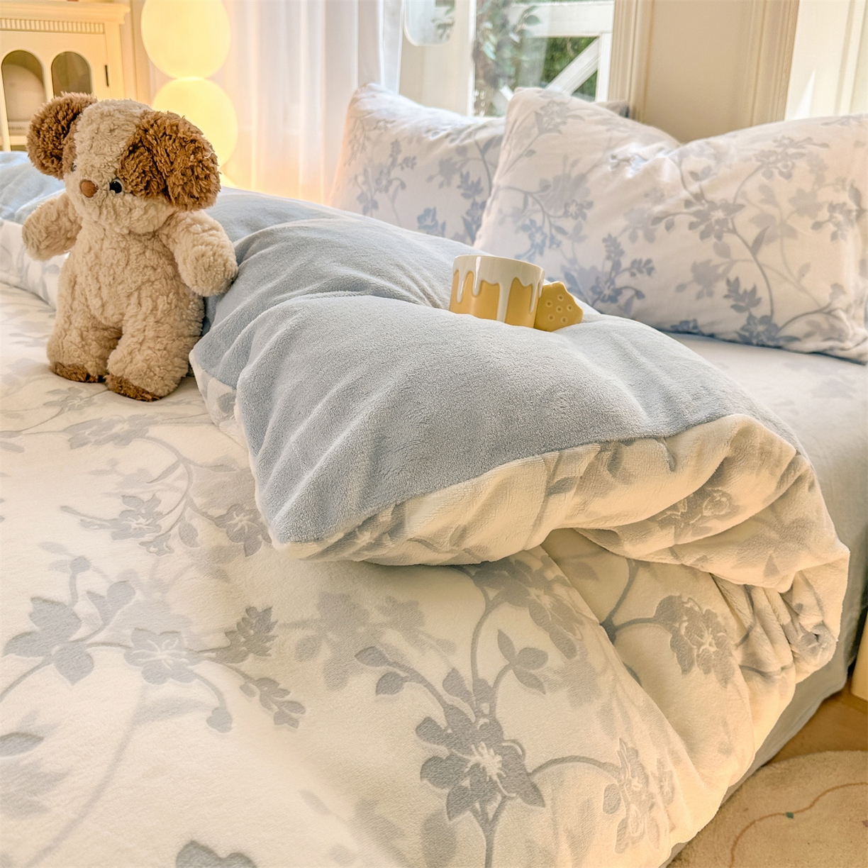 91家纺网 家纺一手货源 找家纺 灰鲸 2025新款立体雕花牛奶绒四件套 繁花-蓝