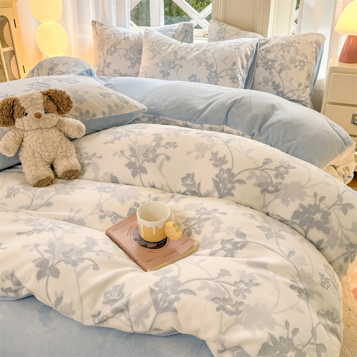 91家纺网 家纺一手货源 找家纺 灰鲸 2025新款立体雕花牛奶绒四件套 繁花-蓝