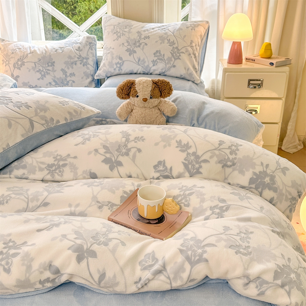 91家纺网 家纺一手货源 找家纺 灰鲸 2025新款立体雕花牛奶绒四件套 繁花-蓝