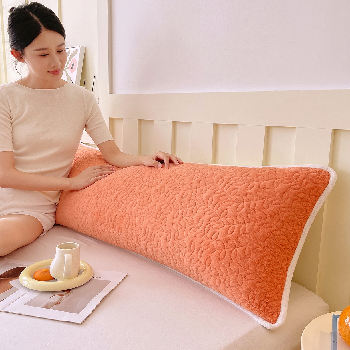 91家纺网 家纺一手货源 找家纺 雨彤家纺 2025新款牛奶绒夹棉包边长枕套 绒包边枕套-桔色