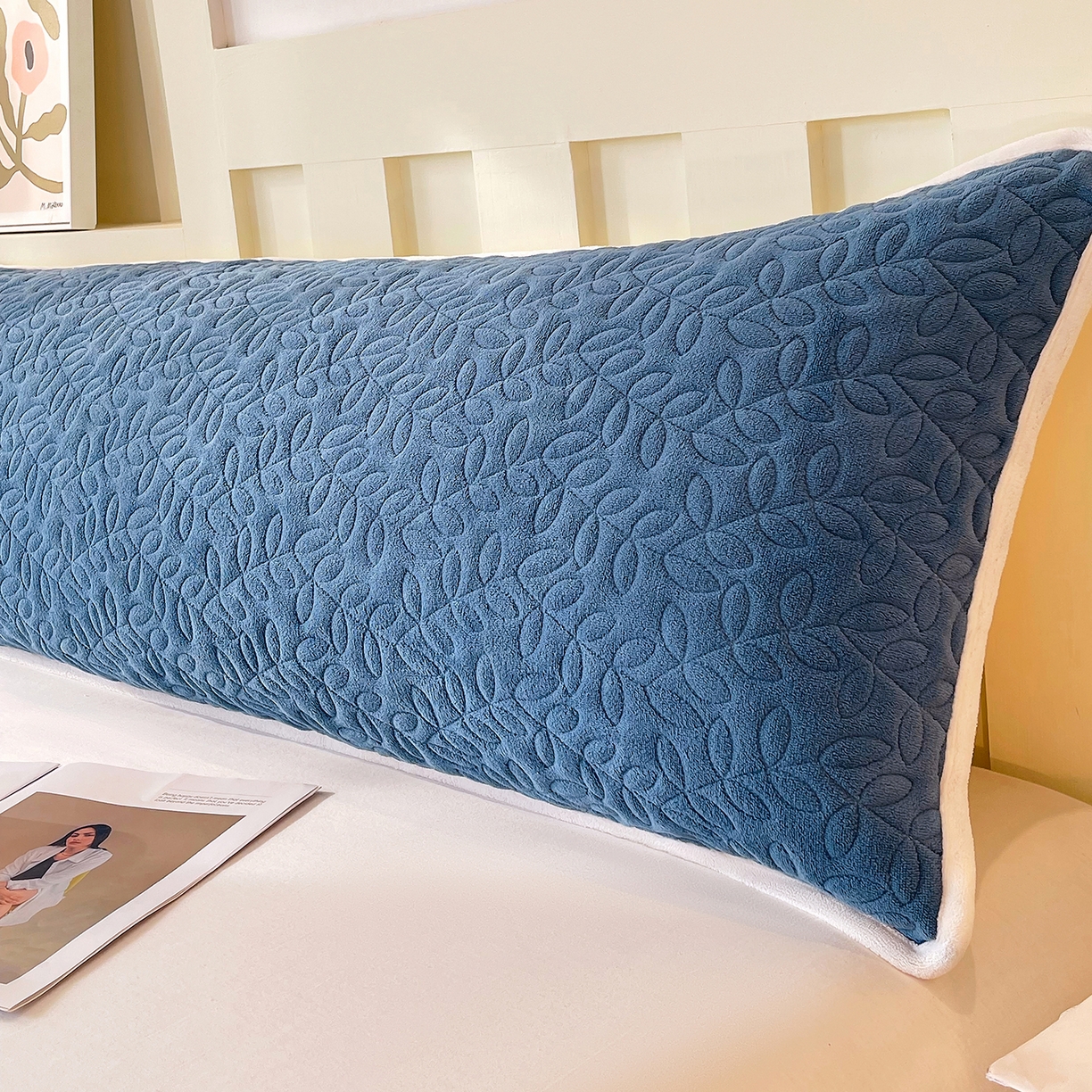 91家纺网 家纺一手货源 找家纺 雨彤家纺 2025新款牛奶绒夹棉包边长枕套 绒包边枕套-雾兰