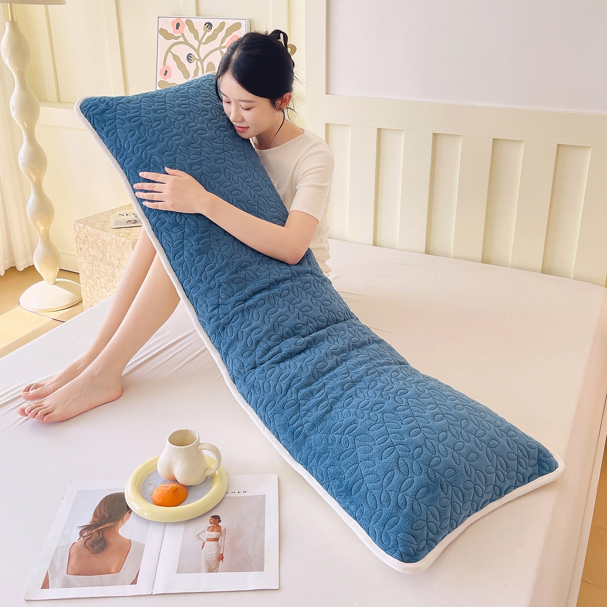 91家纺网 家纺一手货源 找家纺 雨彤家纺 2025新款牛奶绒夹棉包边长枕套 绒包边枕套-雾兰