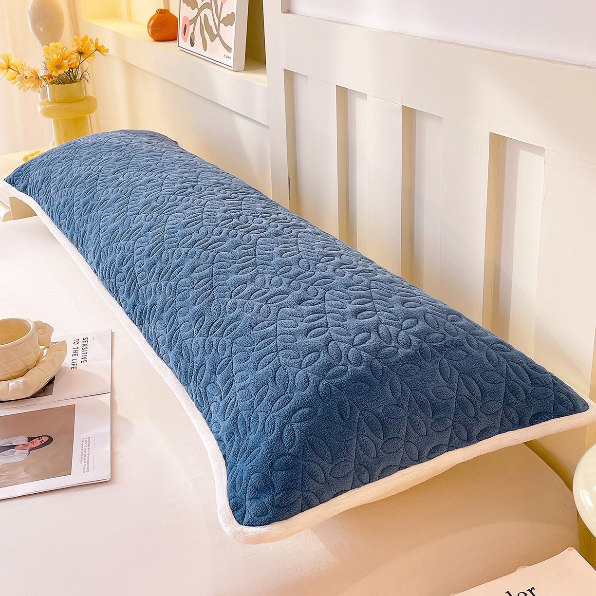 91家纺网 家纺一手货源 找家纺 雨彤家纺 2025新款牛奶绒夹棉包边长枕套 绒包边枕套-雾兰