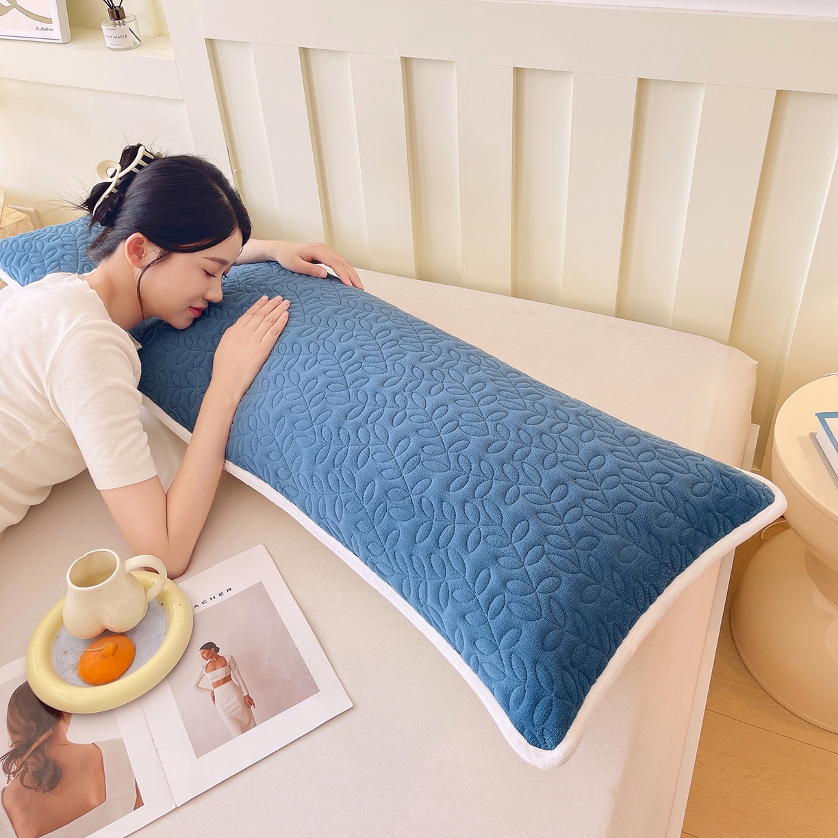 91家纺网 家纺一手货源 找家纺 雨彤家纺 2025新款牛奶绒夹棉包边长枕套 绒包边枕套-雾兰