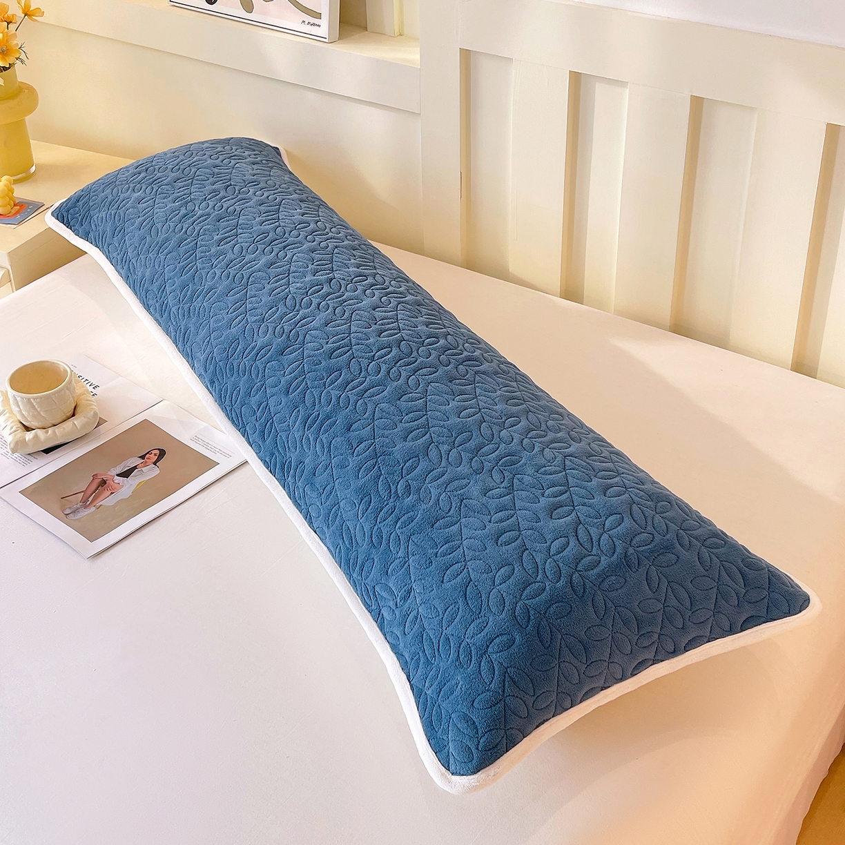 91家纺网 家纺一手货源 找家纺 雨彤家纺 2025新款牛奶绒夹棉包边长枕套 绒包边枕套-雾兰