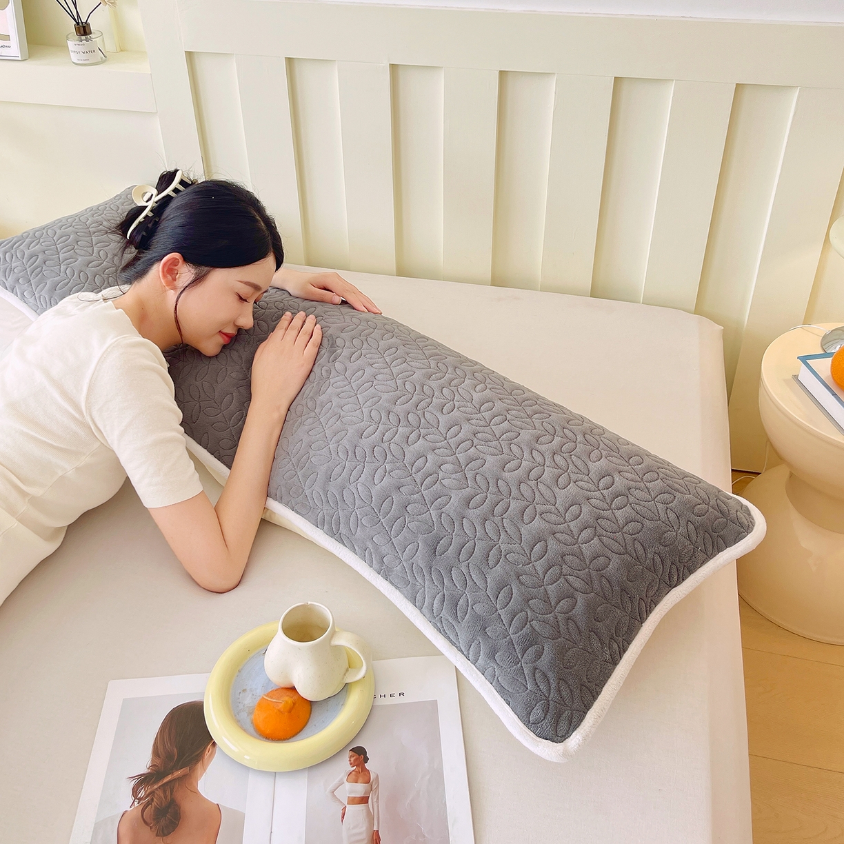 91家纺网 家纺一手货源 找家纺 雨彤家纺 2025新款牛奶绒夹棉包边长枕套 绒包边枕套-高级灰