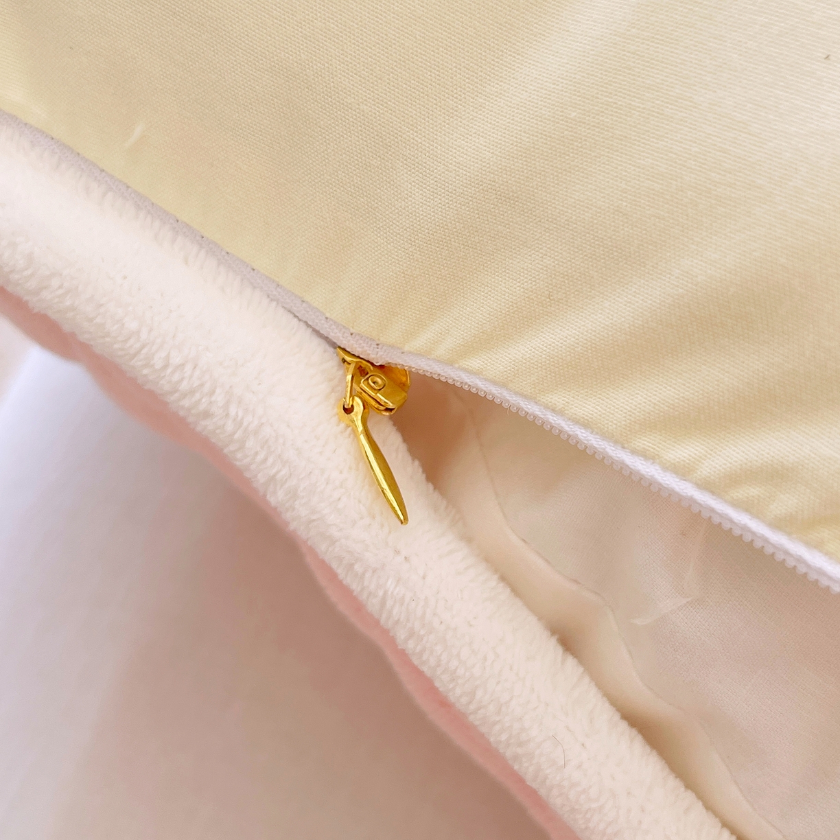 91家纺网 家纺一手货源 找家纺 （总）雨彤家纺 2025新款牛奶绒夹棉包边长枕套