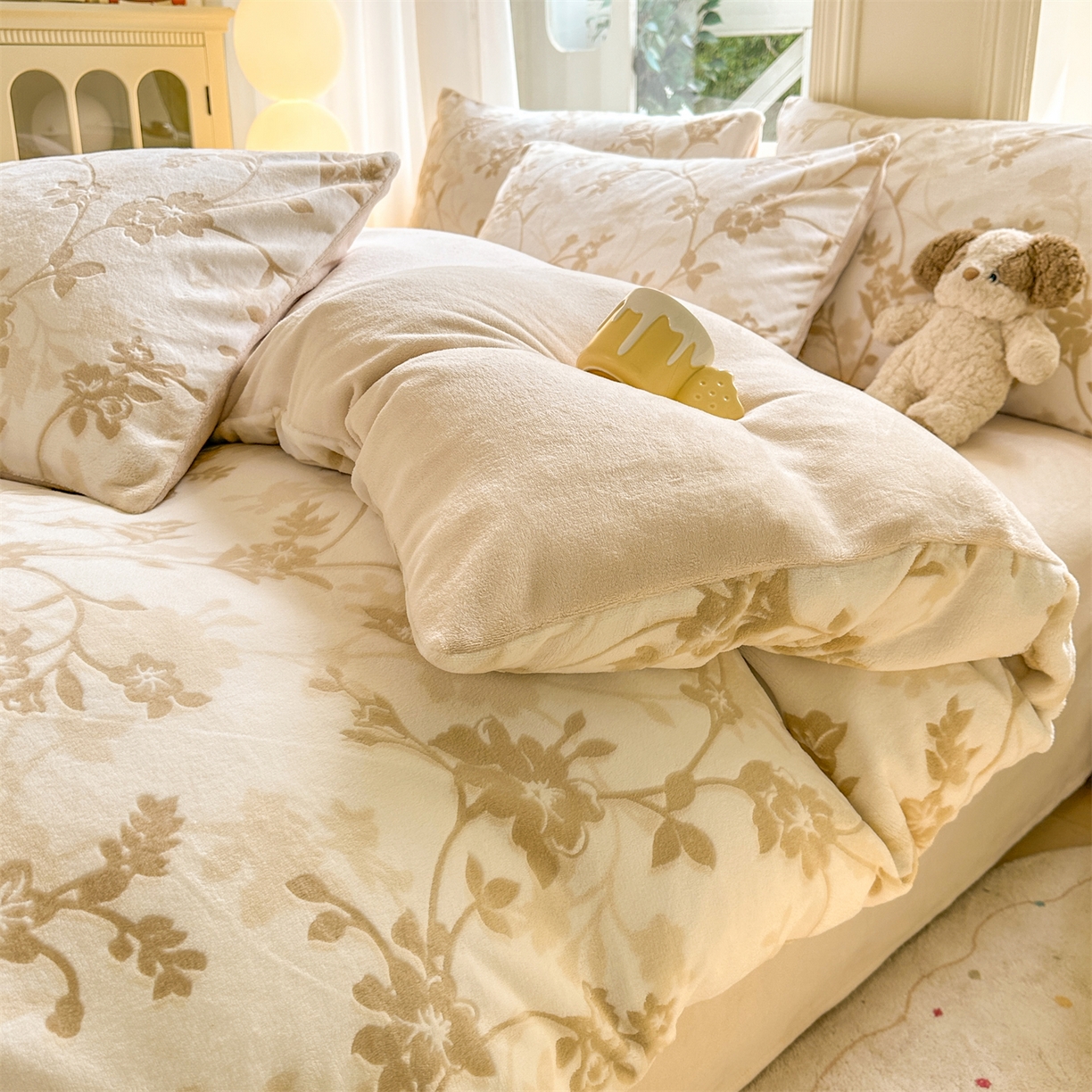 91家纺网 家纺一手货源 找家纺 灰鲸 2025新款立体雕花牛奶绒四件套 繁花-杏