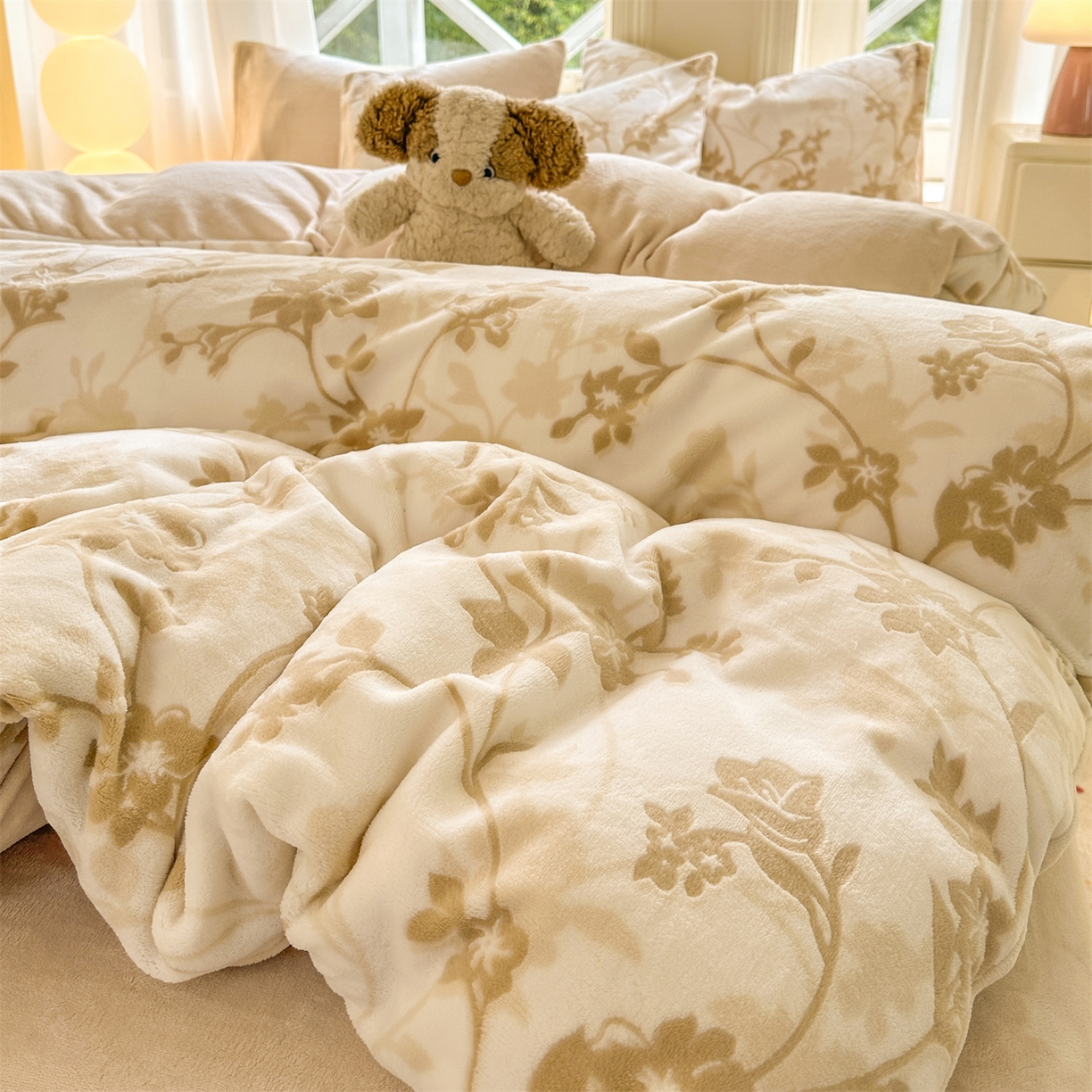 91家纺网 家纺一手货源 找家纺 灰鲸 2025新款立体雕花牛奶绒四件套 繁花-杏