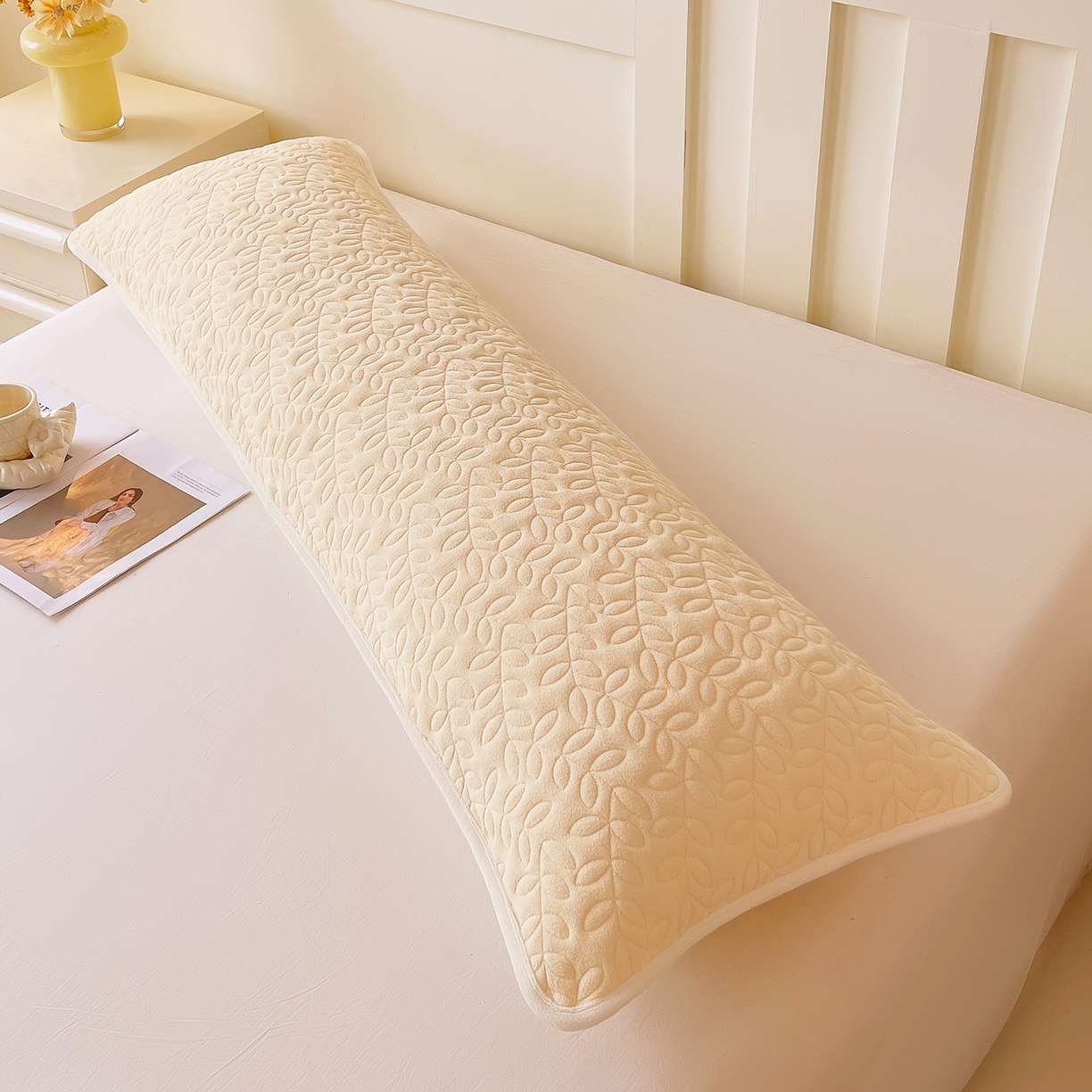 91家纺网 家纺一手货源 找家纺 雨彤家纺 2025新款牛奶绒夹棉包边长枕套 绒包边枕套-鹅黄