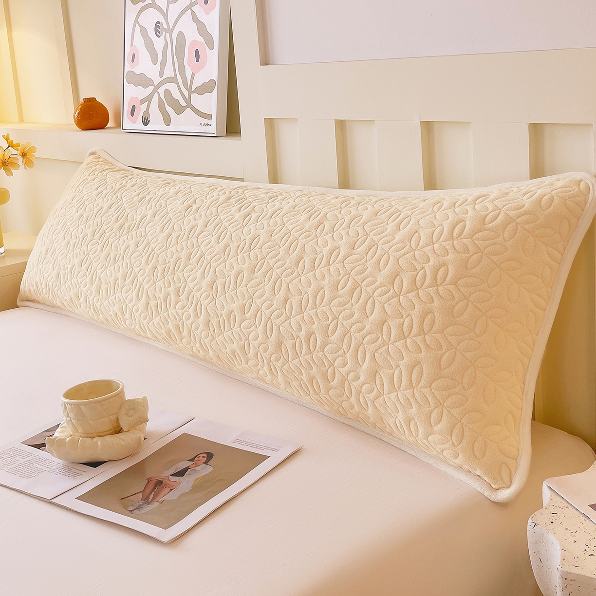 91家纺网 家纺一手货源 找家纺 雨彤家纺 2025新款牛奶绒夹棉包边长枕套 绒包边枕套-鹅黄